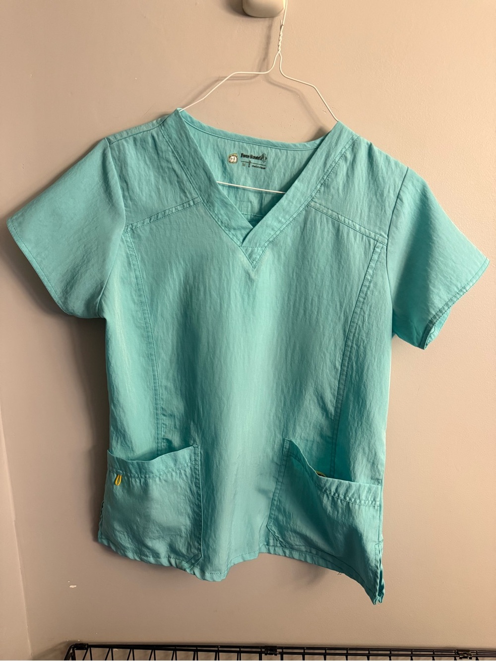 WonderWink Four-Stretch Scrub Top Women’s Medium Aqua V-Neck Pockets